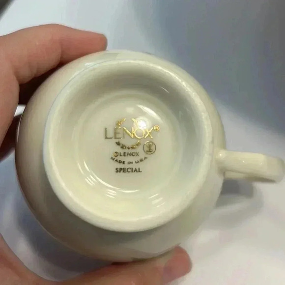 Set of 2 Lenox Special holly footed tea cups gold rim made in USA 3” tall - Picture 6 of 7